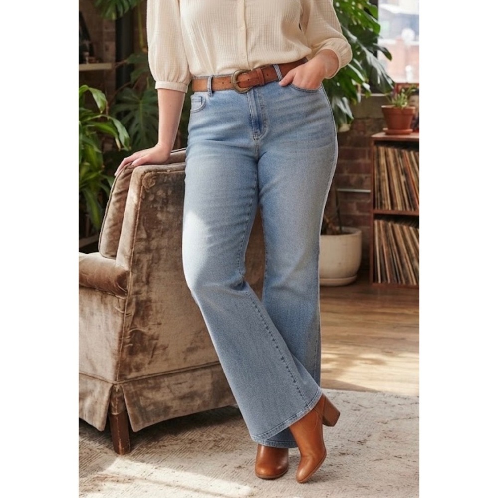Hollister High-Rise Flare Jeans Women 20R Light Wash Blue Denim W35 Regular
